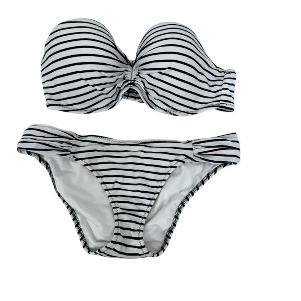 Victoria's Secret Black and White Bikini Swimwear
Top 34D bottom S